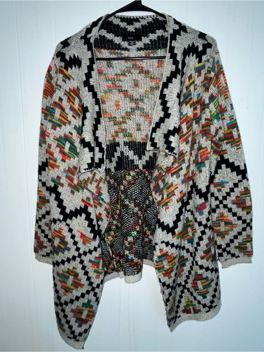 intro. Cream and Black Aztec-Pattern Open Cardigan with Multicolor Accents